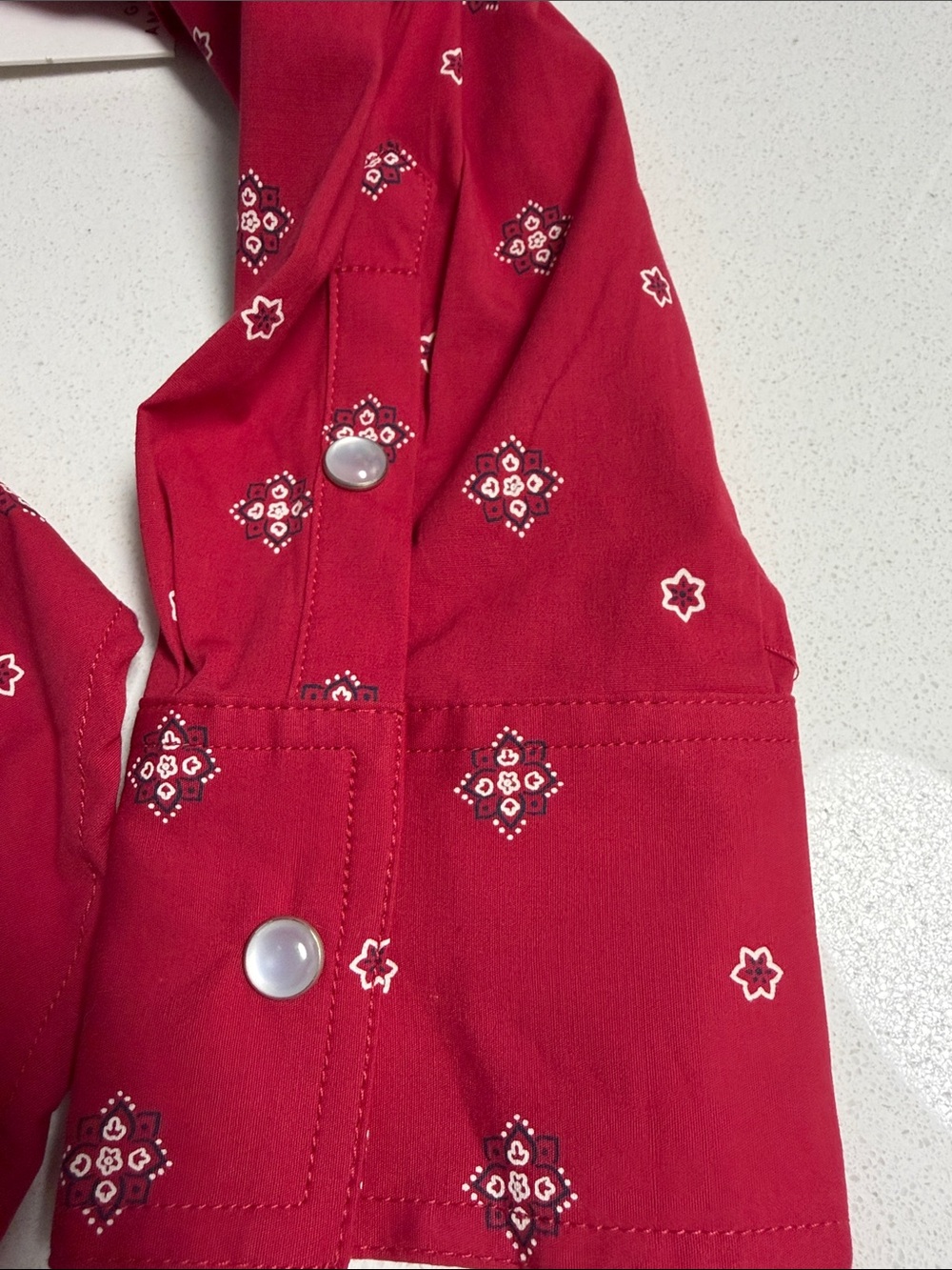 Good American Red Dolly Tailored Poplin Western-Print Snap Button Down Shirt - Picture 7 of 8